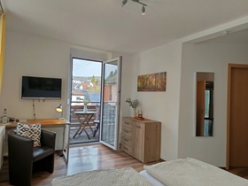 Zimmer mit Balkon